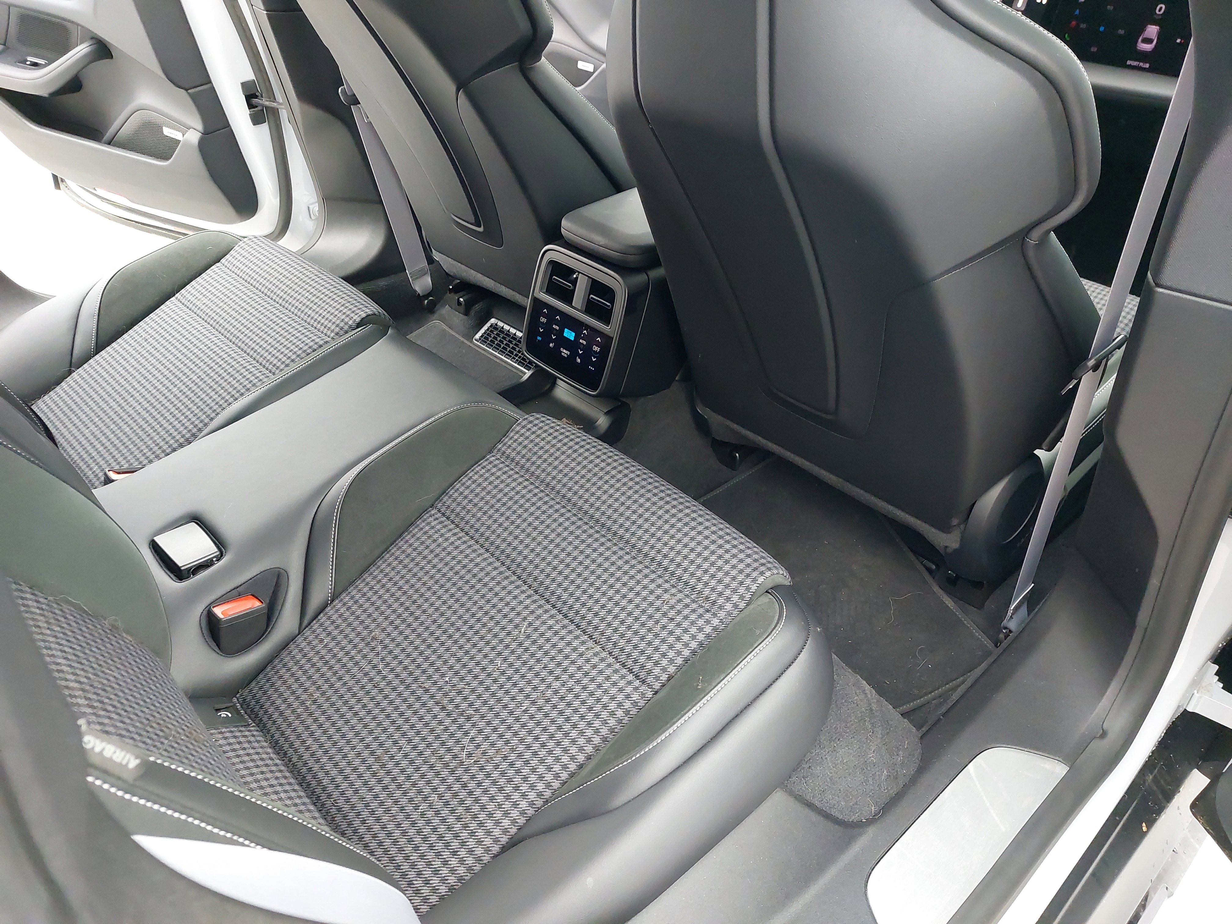 New 2025 Porsche Taycan 4S image 13