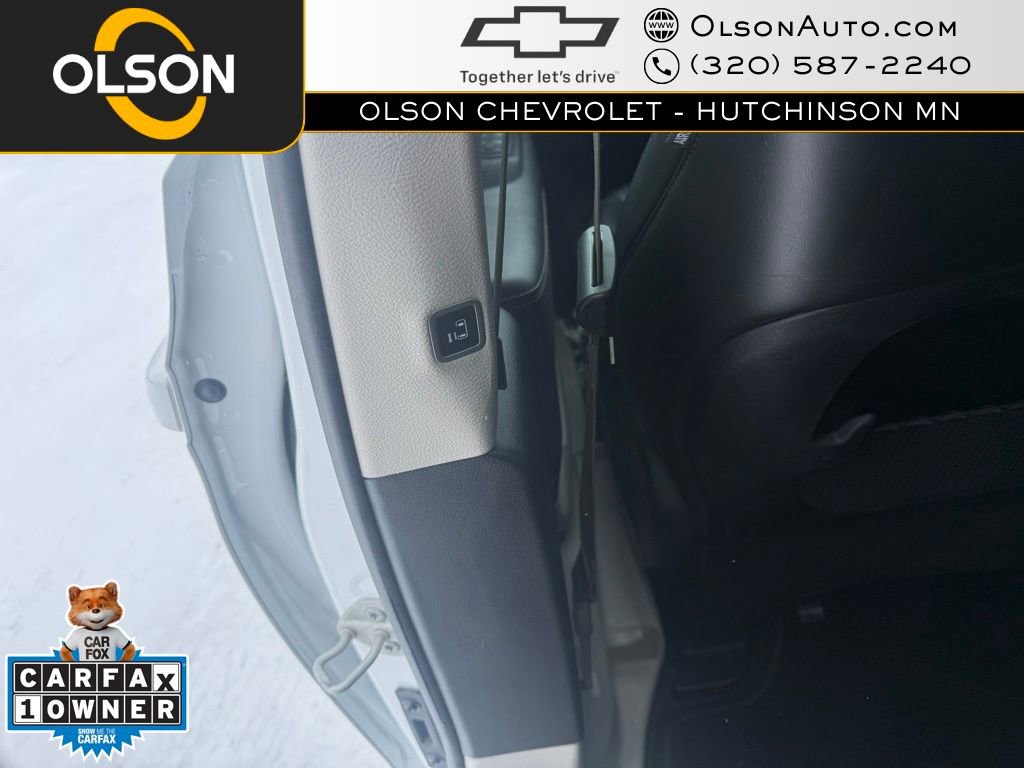 Used 2024 Chrysler Pacifica Touring-L image 15