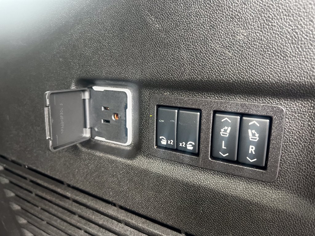 Used 2026 Chevrolet Suburban LT w/ Comfort Package AWD/4WD image 17