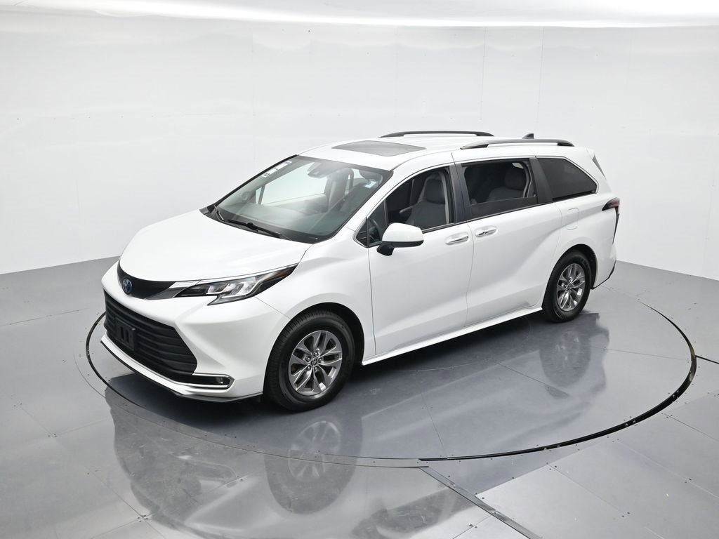 Used 2022 Toyota Sienna XLE image 39