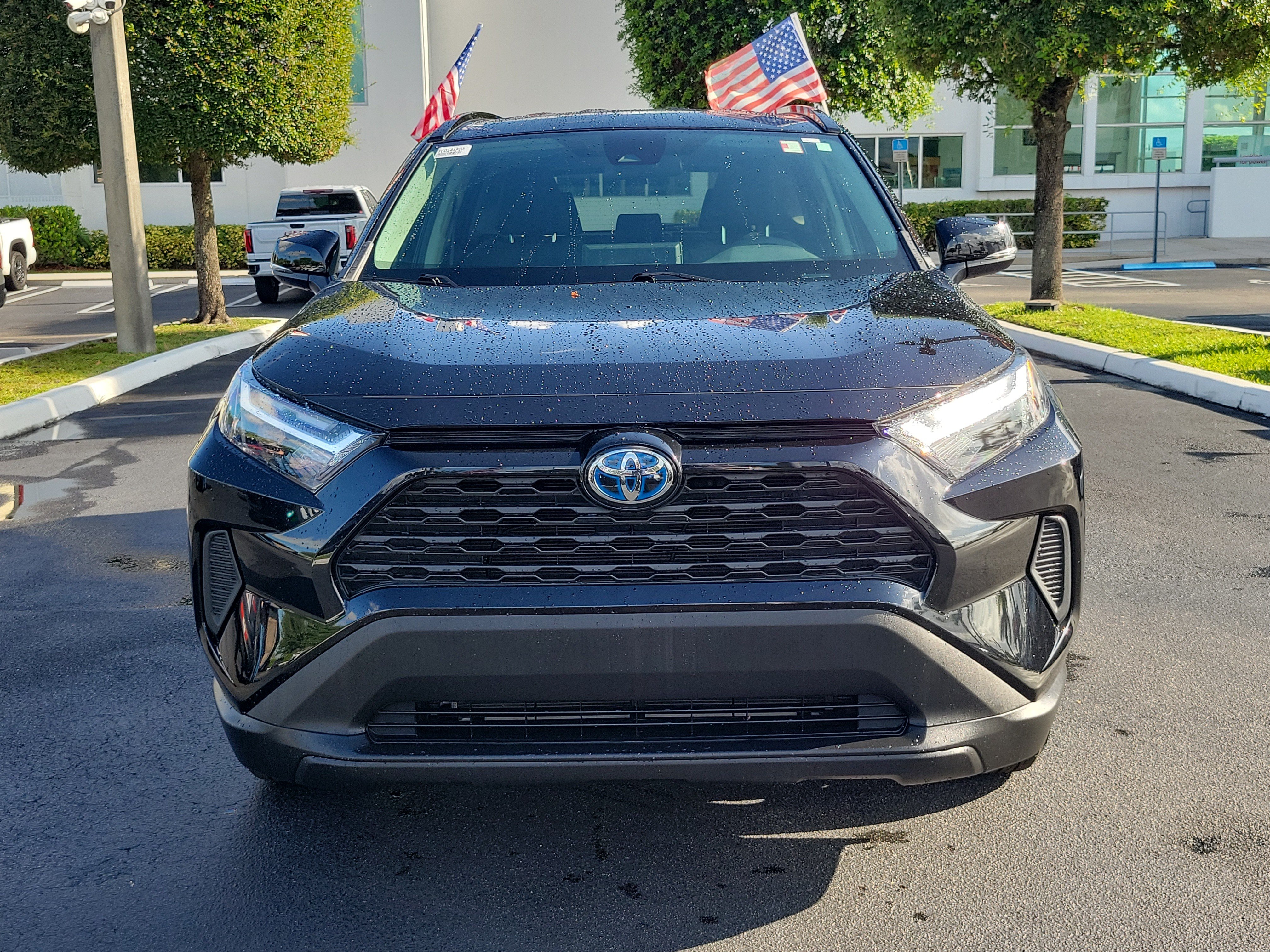 Used 2023 Toyota RAV4 LE AWD/4WD image 4