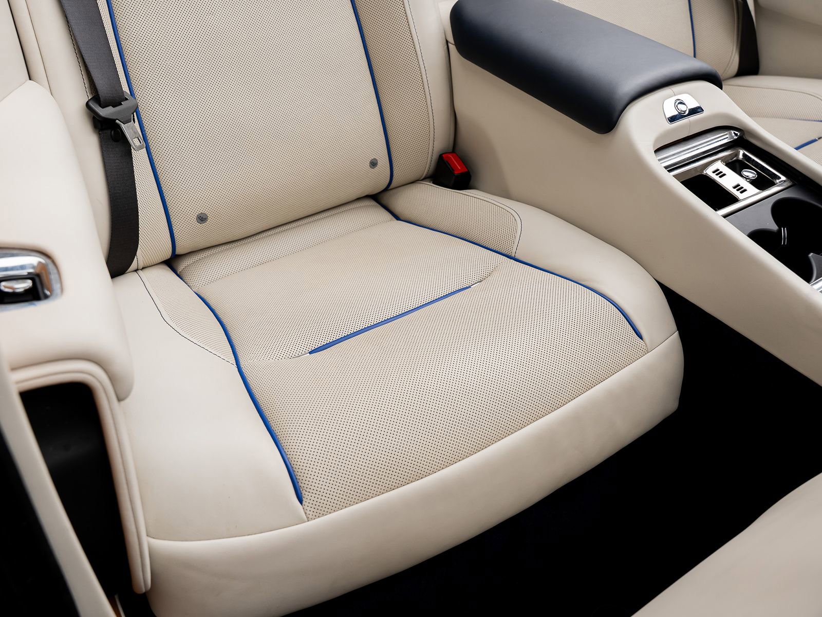 Used 2017 Rolls-Royce Dawn image 42