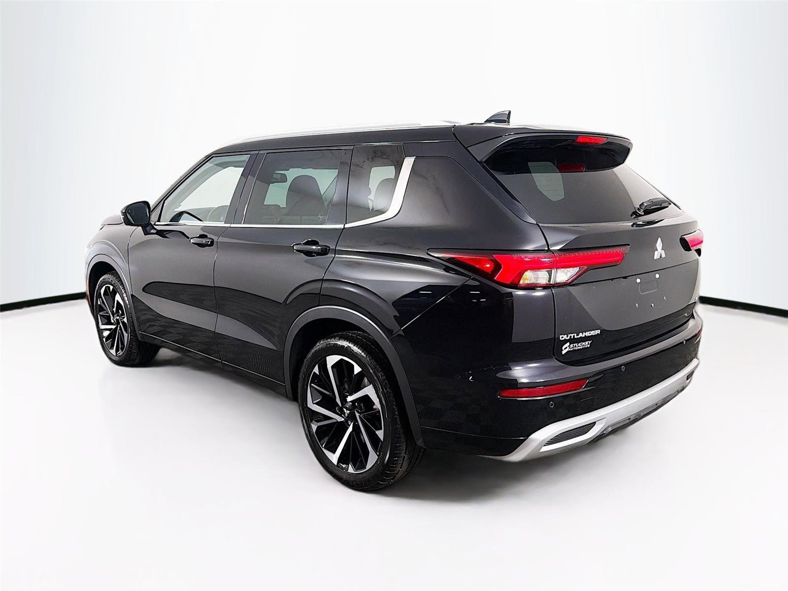 Used 2023 Mitsubishi Outlander SEL image 5