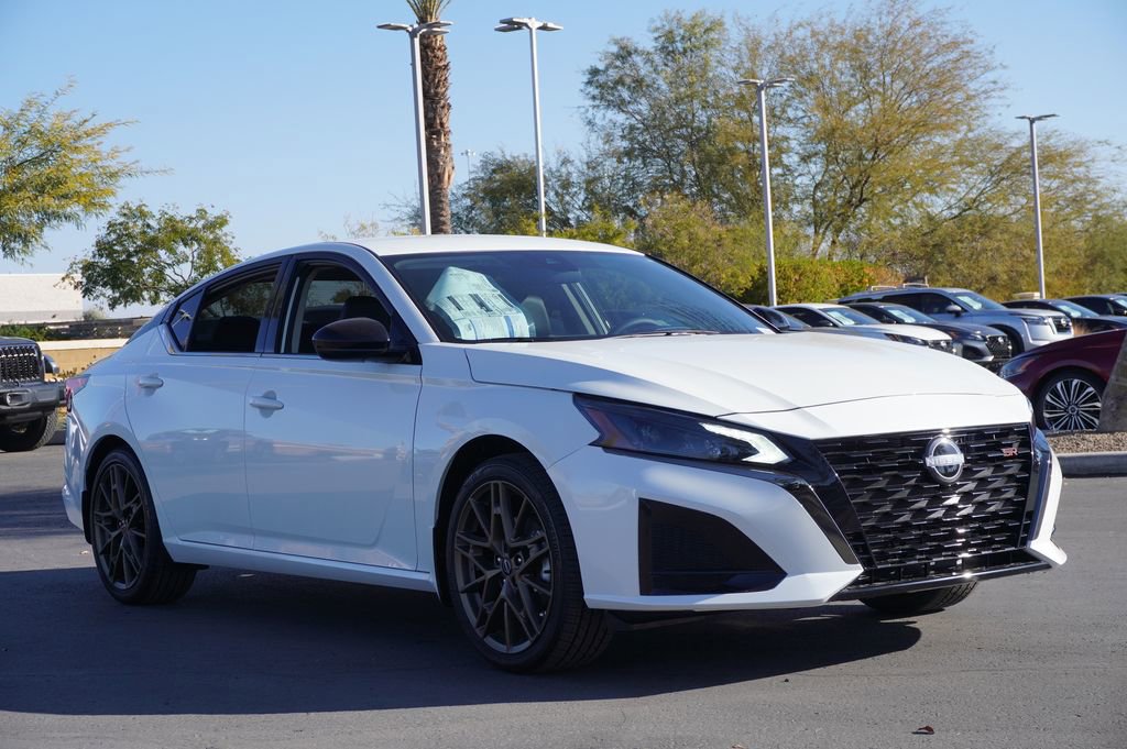 Certified 2025 Nissan Altima 2.5 SR image 4