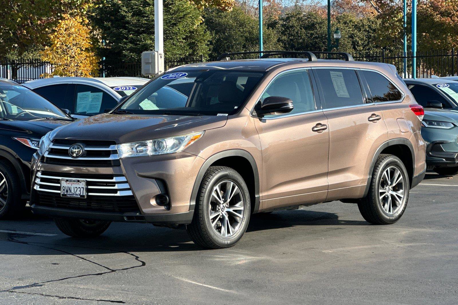Used 2018 Toyota Highlander LE w/ Carpet Mat Package (TMS) image 7