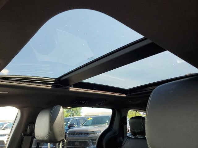 Used 2021 Chrysler Pacifica Touring-L w/ Uconnect Theater Family Group AWD/4WD image 15