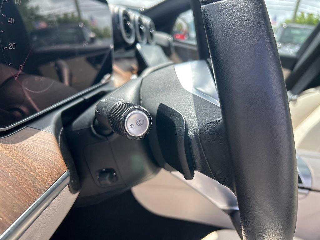Used 2025 Mercedes-Benz C 300 Sedan image 37