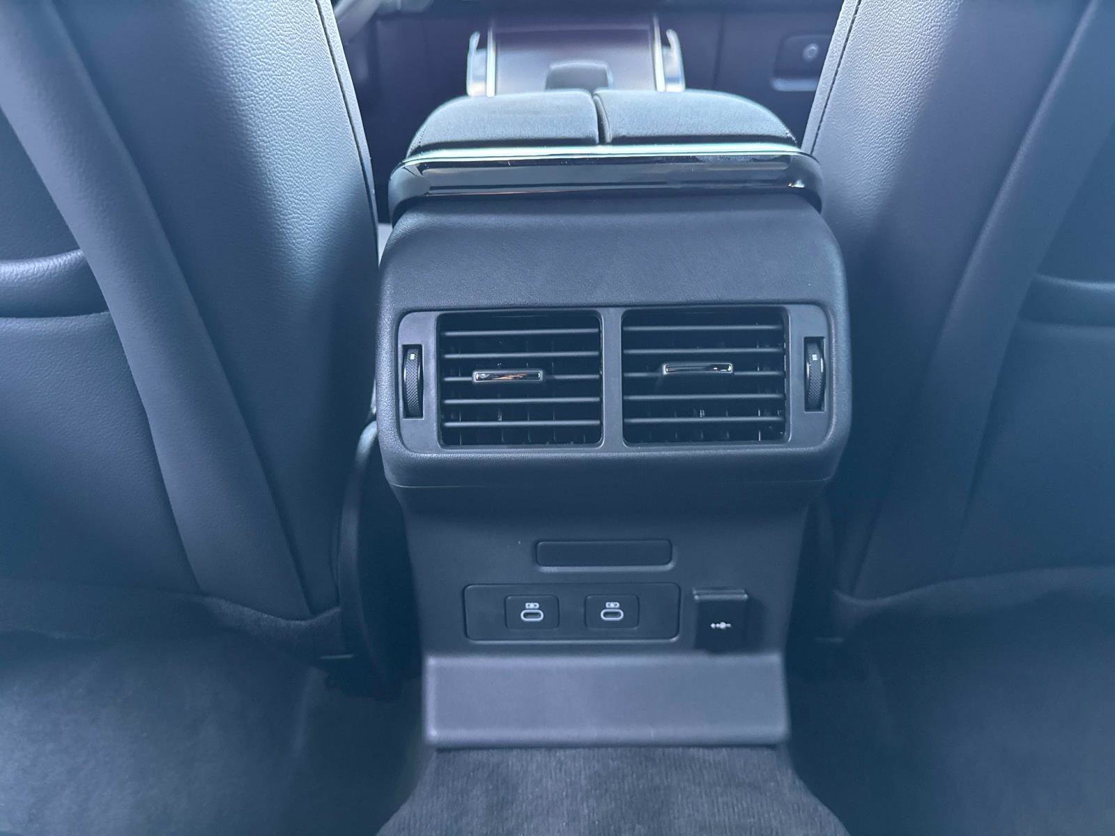 New 2026 Land Rover Range Rover Velar Dynamic SE image 17