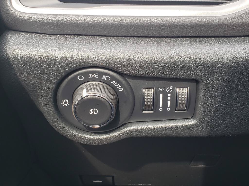 New 2026 Chrysler Pacifica Select AWD/4WD image 22