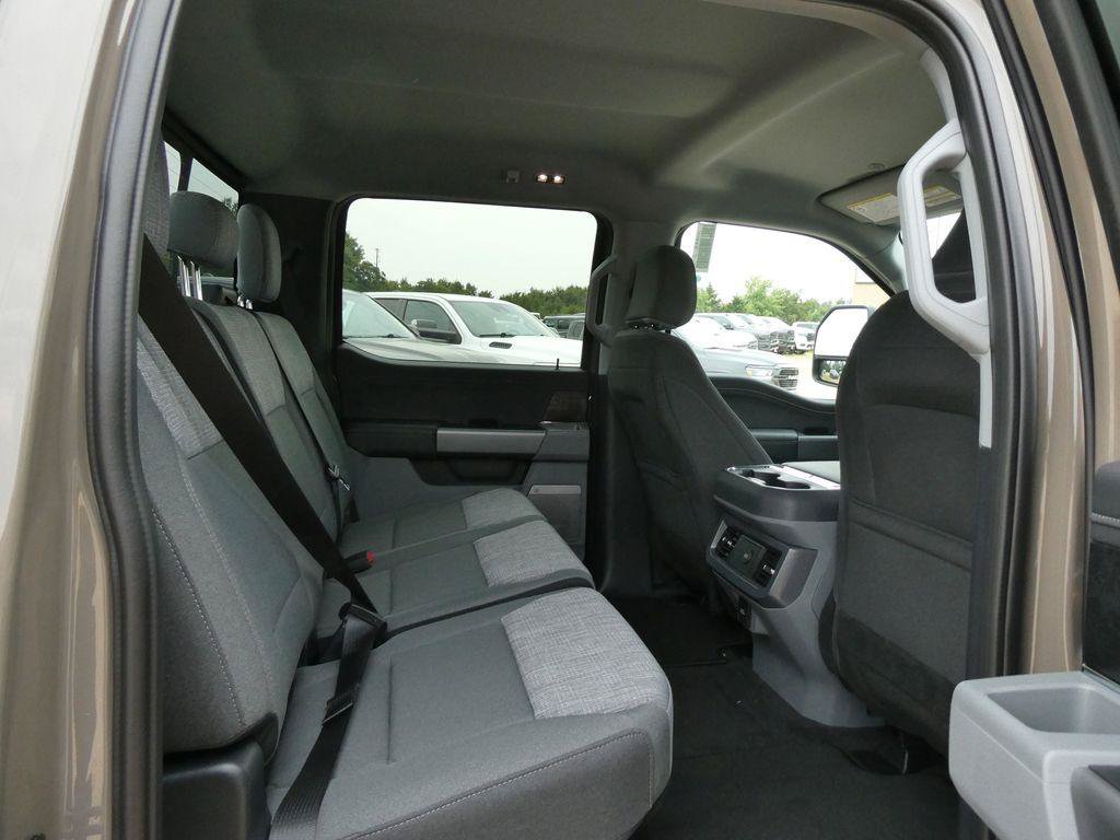 New 2026 Ford F250 XLT w/ XLT Premium Package AWD/4WD image 16