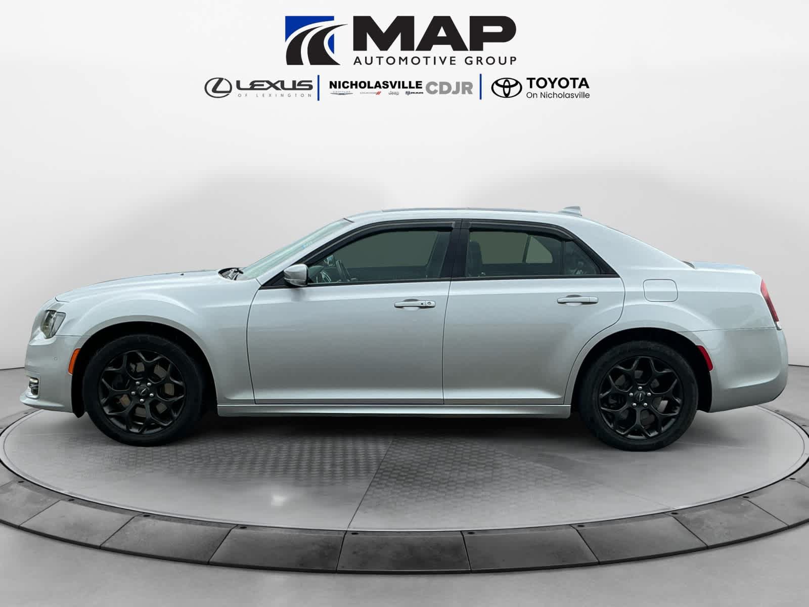 Used 2021 Chrysler 300 Touring L w/ Popular Equipment Group AWD/4WD image 2