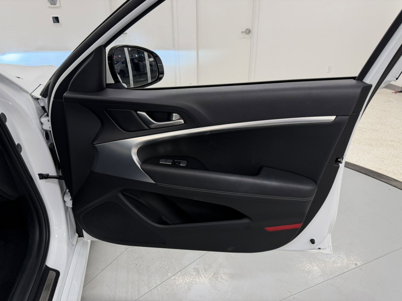 Used 2022 Genesis G70 2.0T image 38