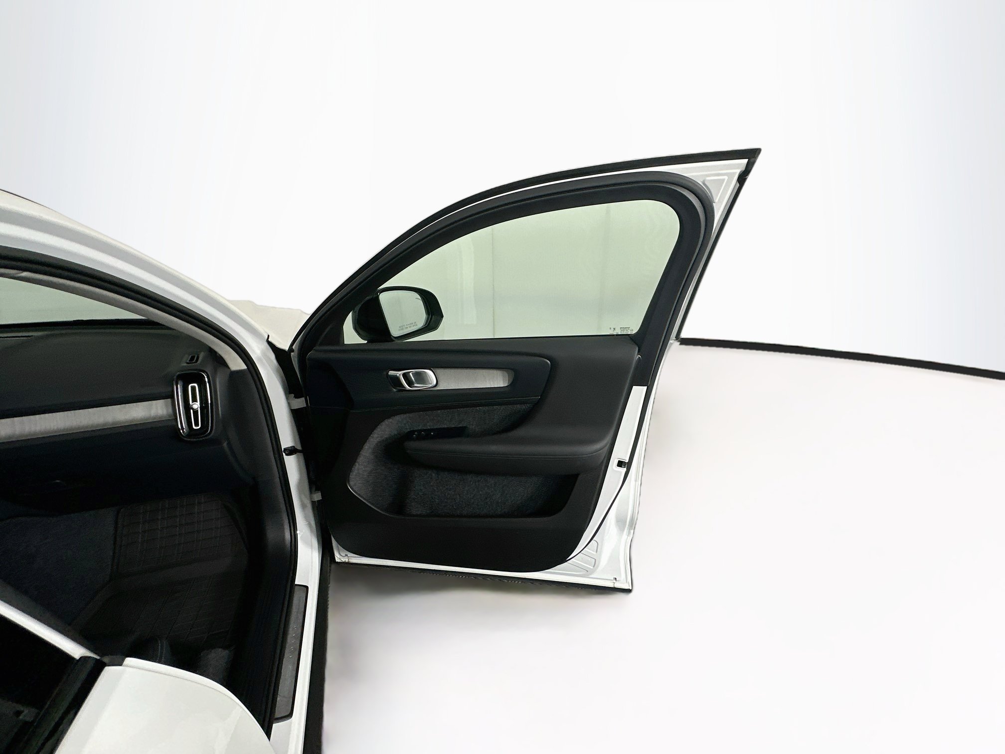 Used 2026 Volvo XC40 B5 Plus AWD/4WD image 33