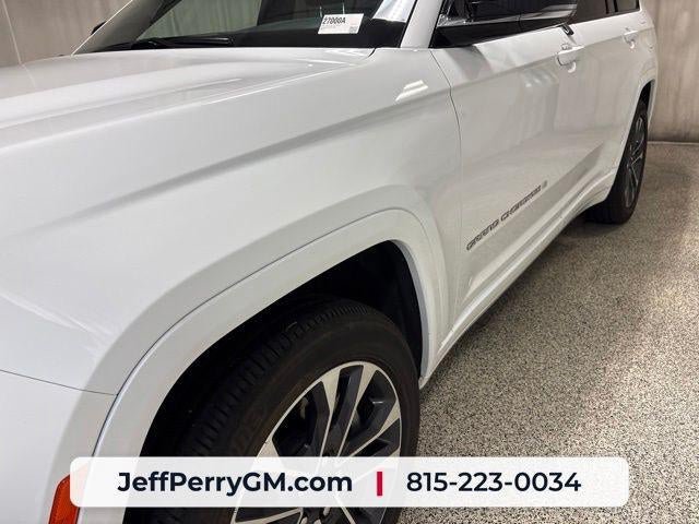 Used 2025 Jeep Grand Cherokee L Overland w/ Trailer Tow Package AWD/4WD image 11