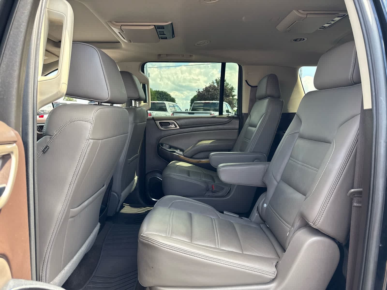 Certified 2017 GMC Yukon XL Denali w/ Open Road Package AWD/4WD image 23