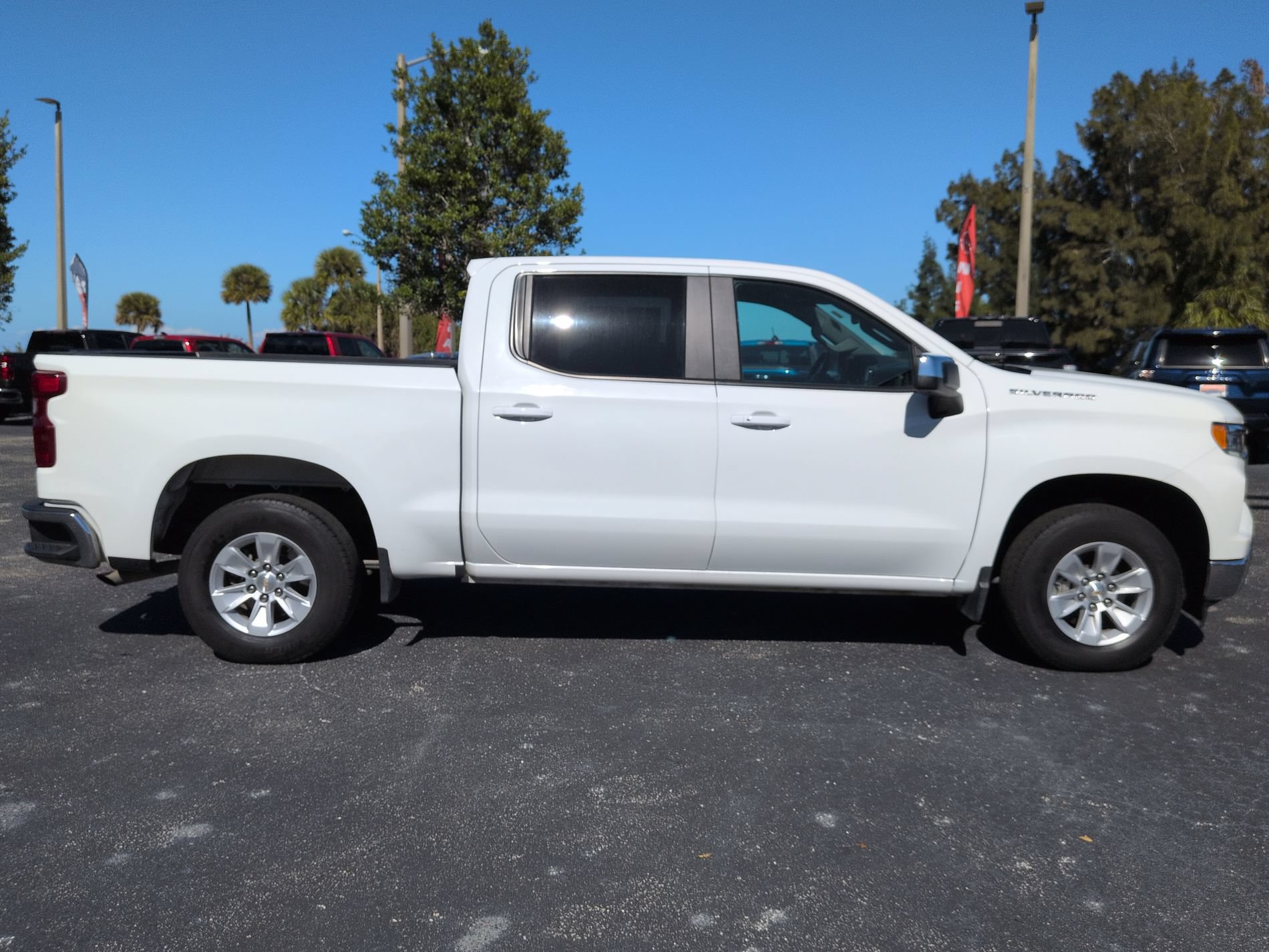 Used 2025 Chevrolet Silverado 1500 LT RWD image 3