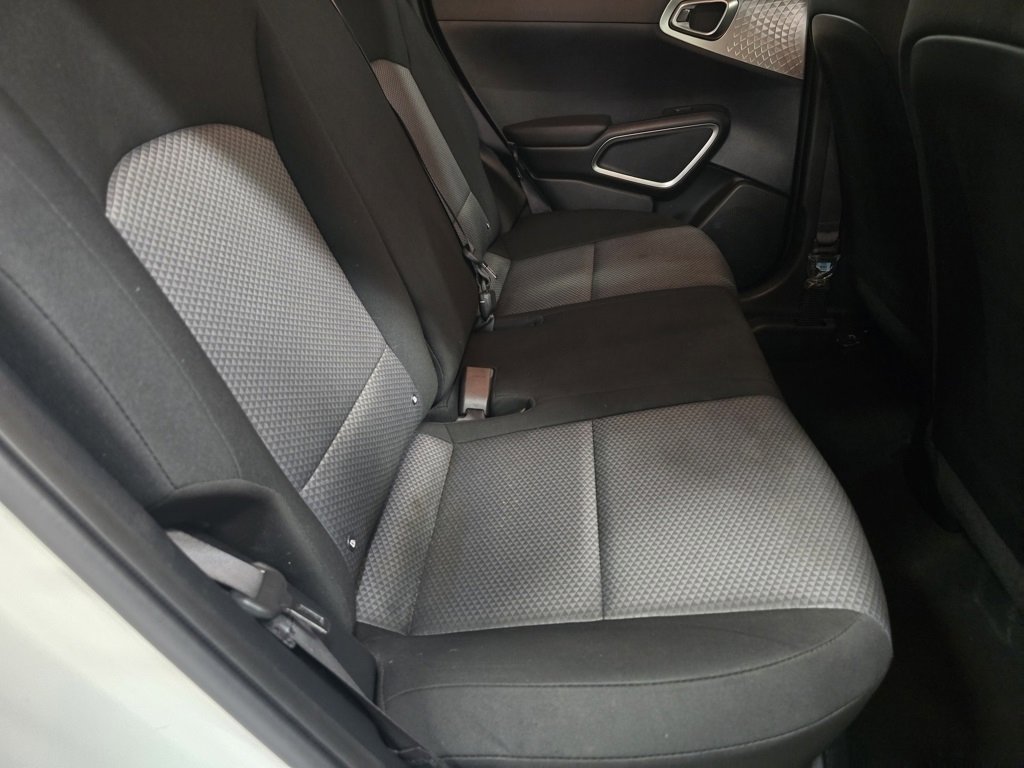 Used 2023 Kia Soul LX w/ LX Technology Package image 18
