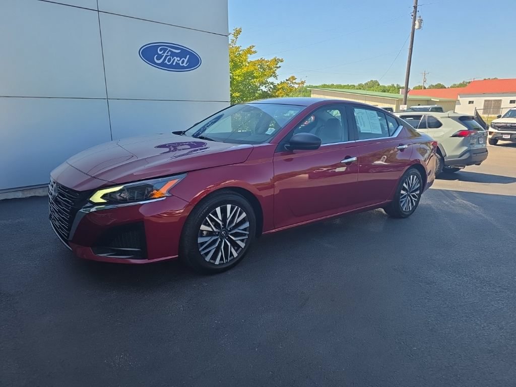 Used 2025 Nissan Altima 2.5 SV FWD image 2