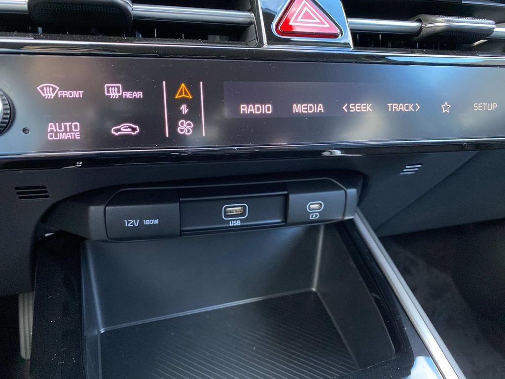 New 2025 Kia Niro LX image 10