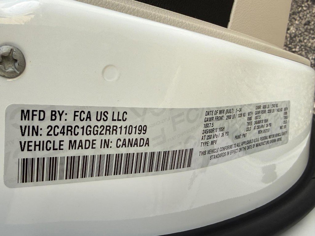 Used 2024 Chrysler Pacifica Limited w/ Uconnect Theater Family Group image 26