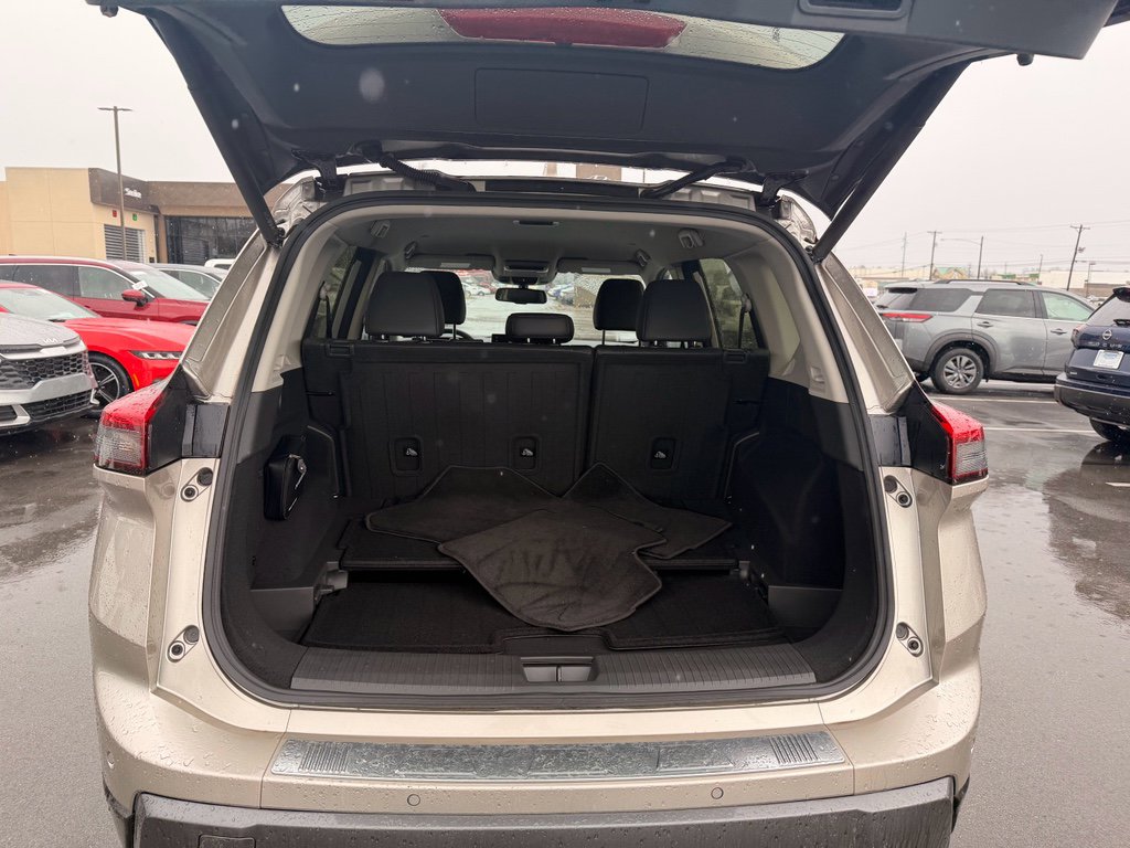 Used 2025 Nissan Rogue SL image 9