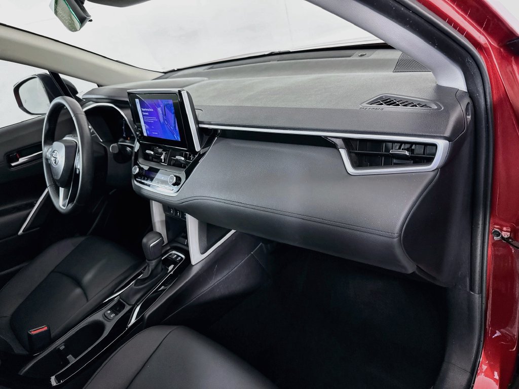 Certified 2025 Toyota Corolla Cross XLE w/ Convenience Package FWD image 30
