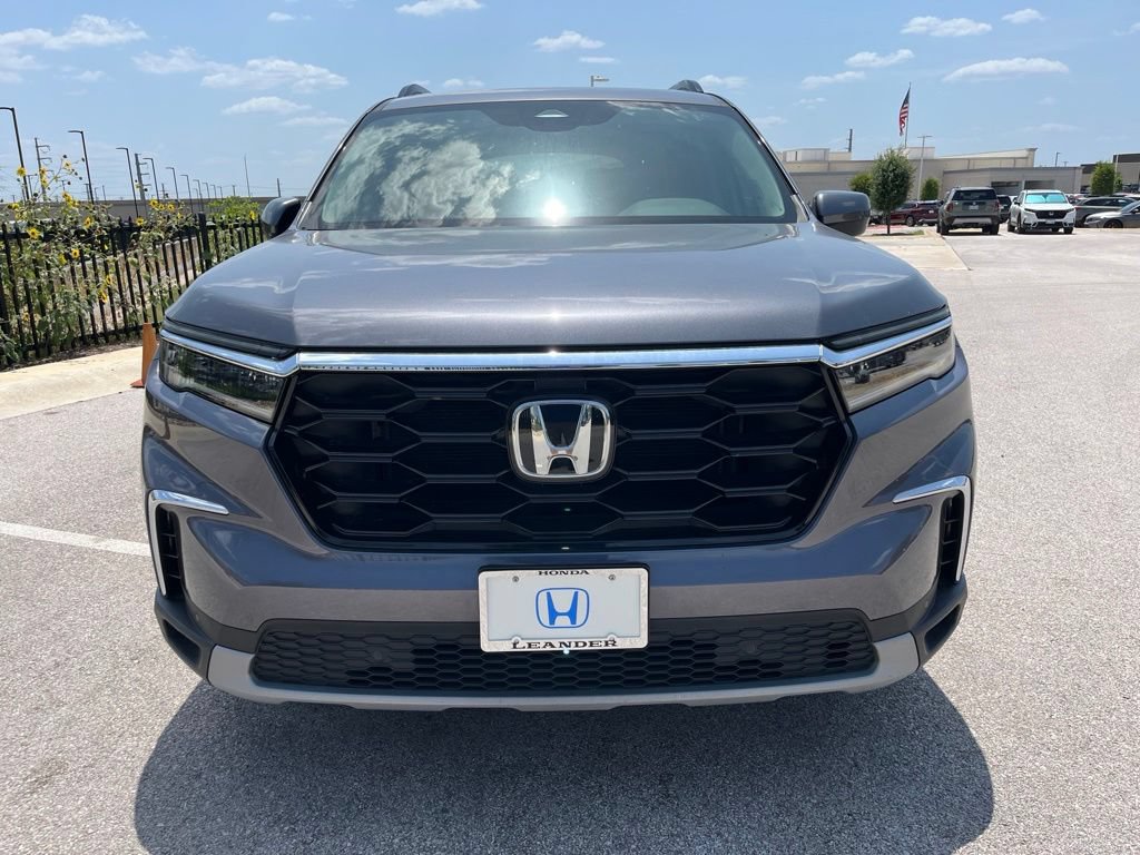 Certified 2025 Honda Pilot Touring image 2