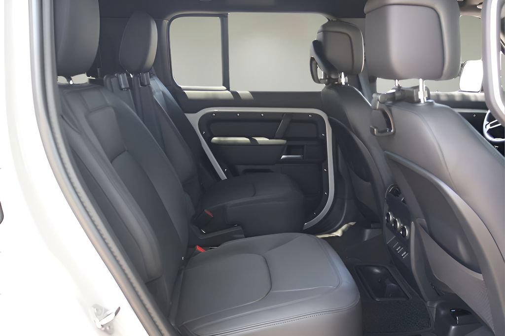New 2026 Land Rover Defender 130 X-Dynamic SE AWD/4WD image 17