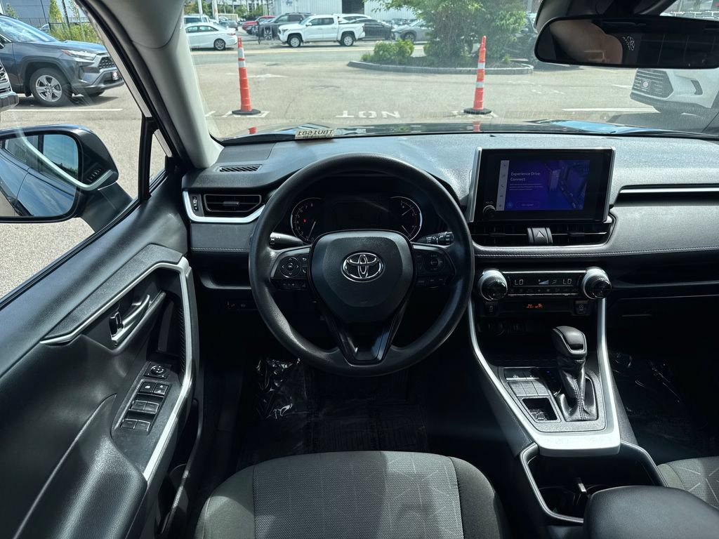 Used 2025 Toyota RAV4 XLE AWD/4WD image 12
