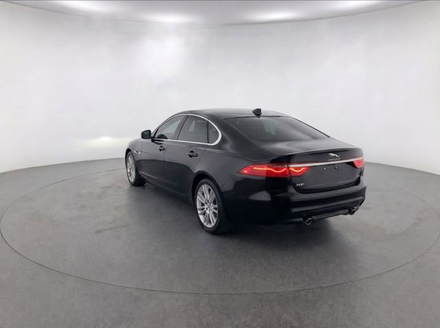 Used 2016 Jaguar XF Premium image 3