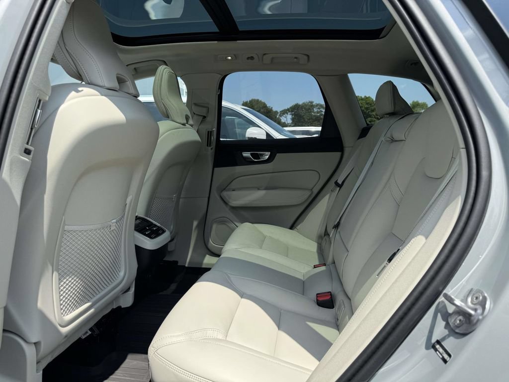 Certified 2026 Volvo XC60 B5 Ultra w/ Climate Package AWD/4WD image 9