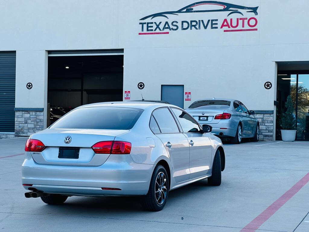 Used 2011 Volkswagen Jetta Base 4dr Sedan 6A image 11