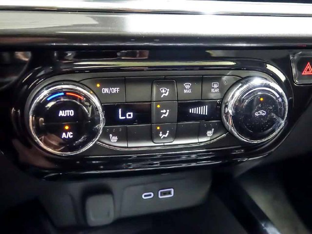 New 2026 Chevrolet Trax ACTIV w/ Sunroof Package FWD image 18