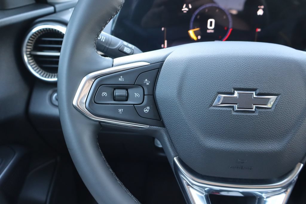 Used 2025 Chevrolet Trax ACTIV w/ Sunroof Package FWD image 7