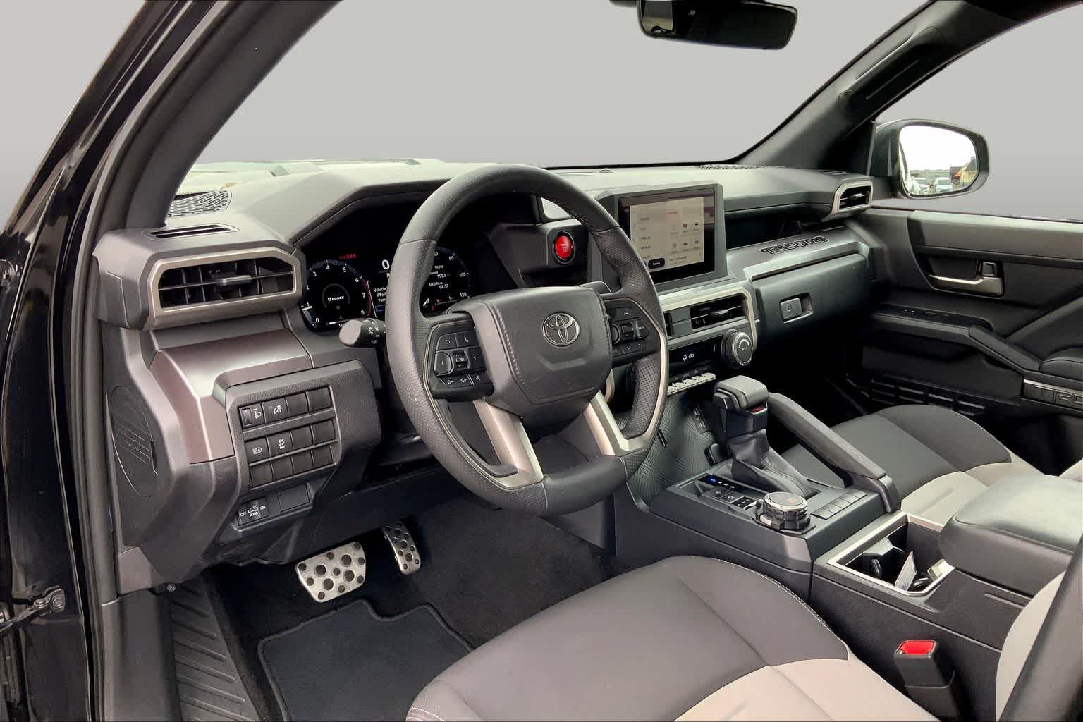 Used 2025 Toyota Tacoma TRD Sport AWD/4WD image 17