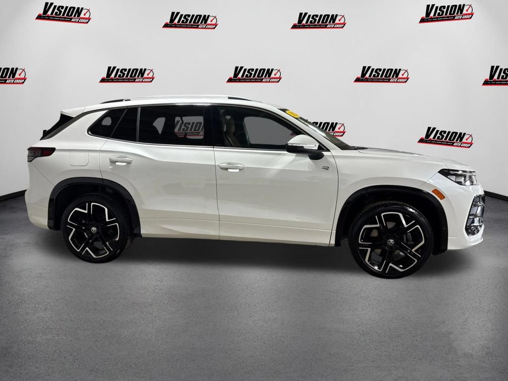 Used 2025 Volkswagen Tiguan SEL R-Line AWD/4WD image 4