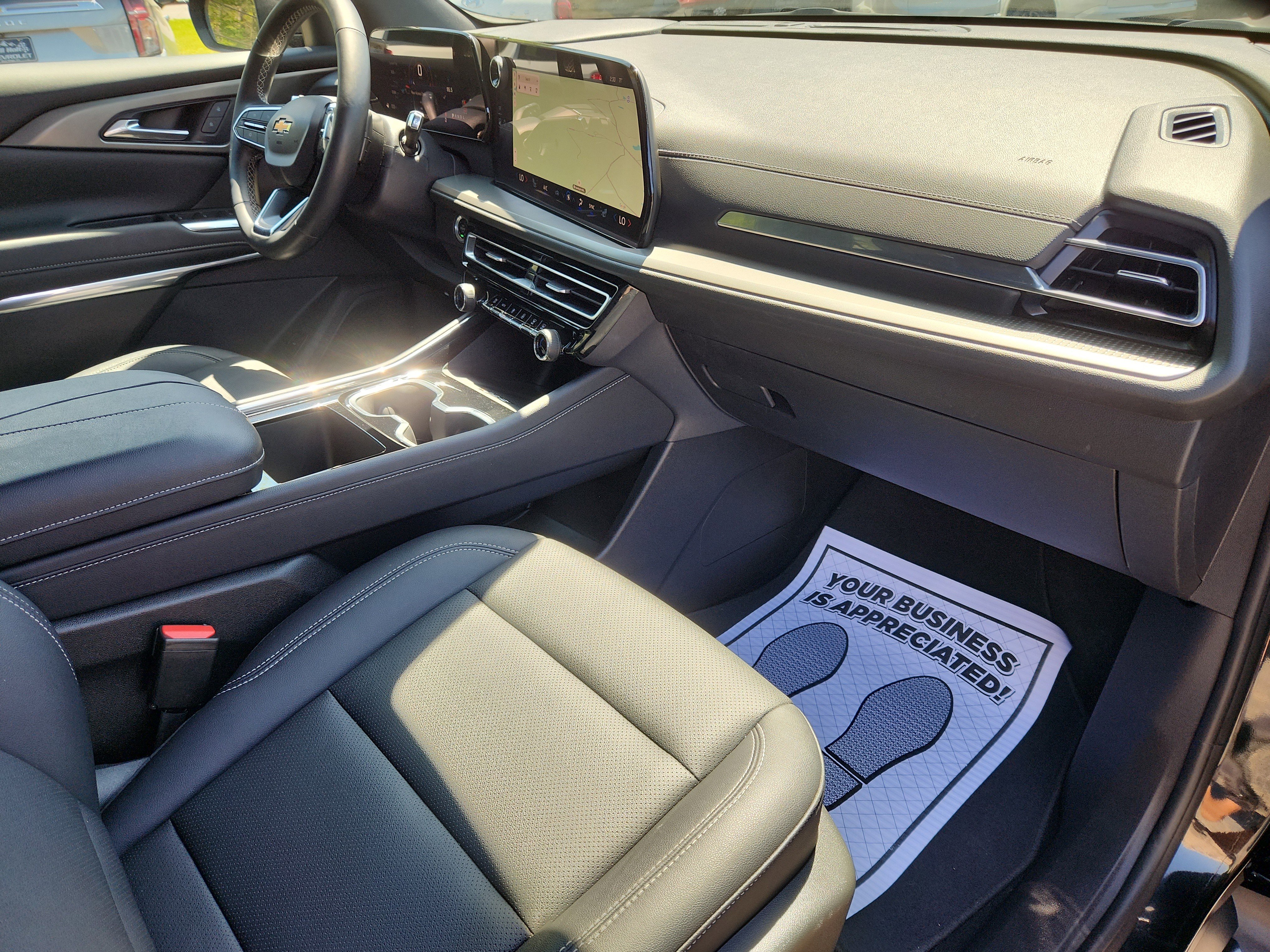 Used 2025 Chevrolet Traverse LT image 38