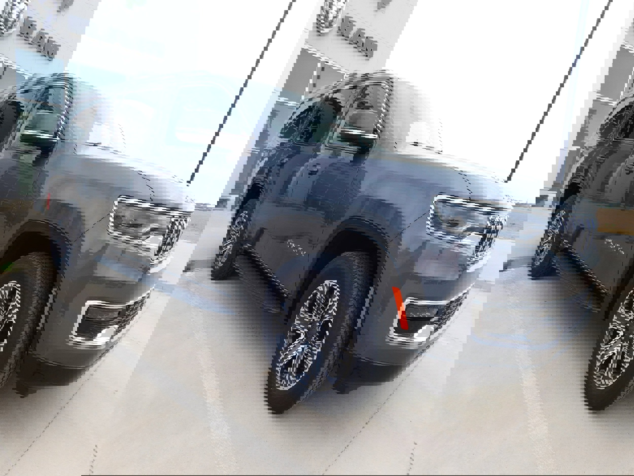 New 2024 Jeep Wagoneer 4WD w/ Premium Group I