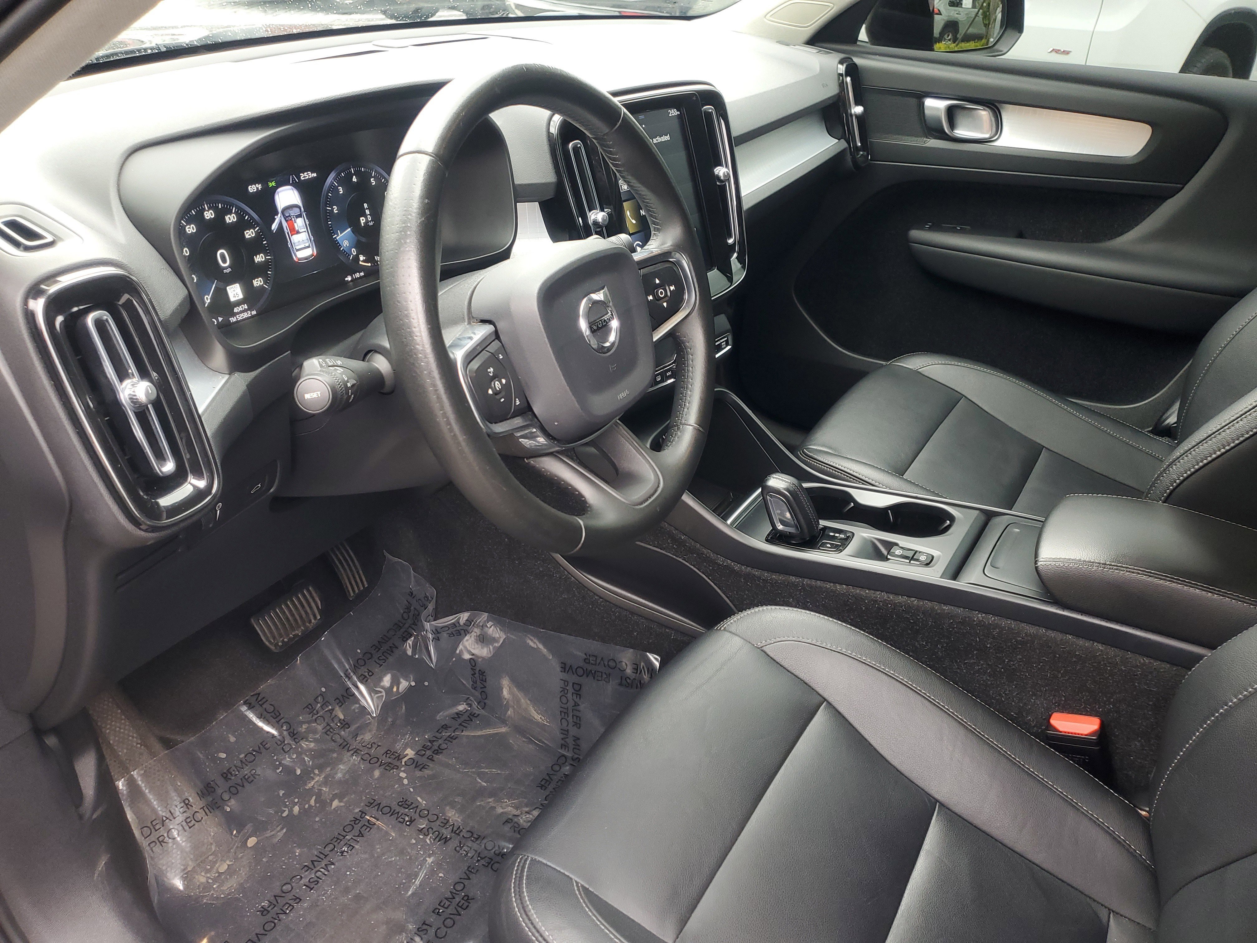 Used 2021 Volvo XC40 T4 Momentum w/ Protection Package Premier image 16