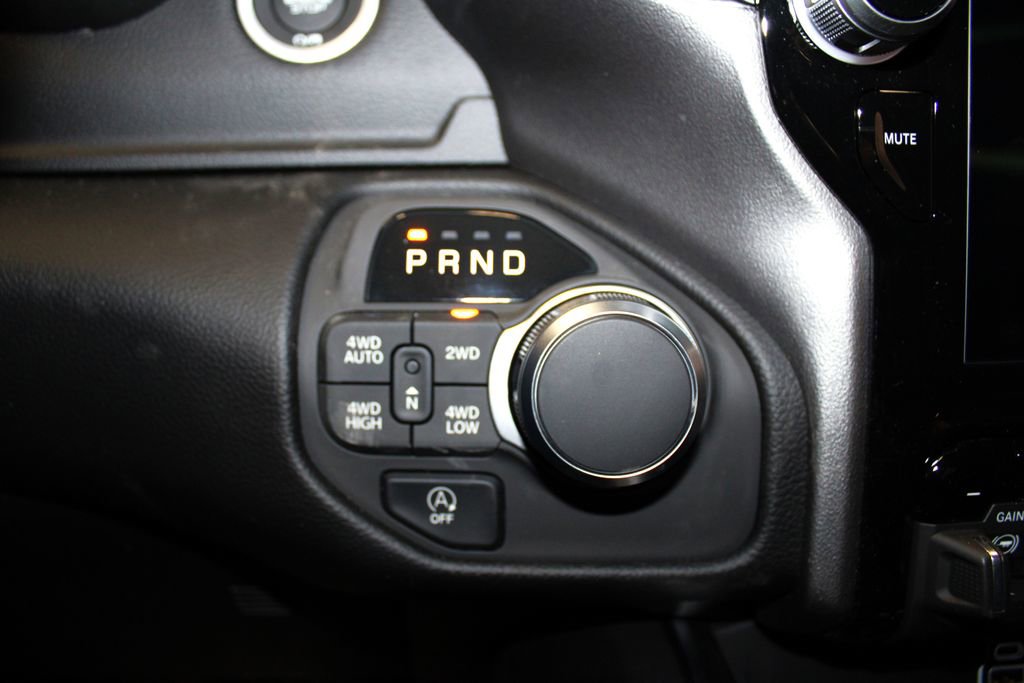 New 2026 RAM 1500 4x4 Crew Cab image 13