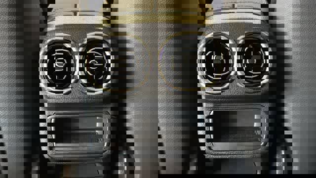 Used 2025 Mercedes-Benz GLC 300 4MATIC image 21