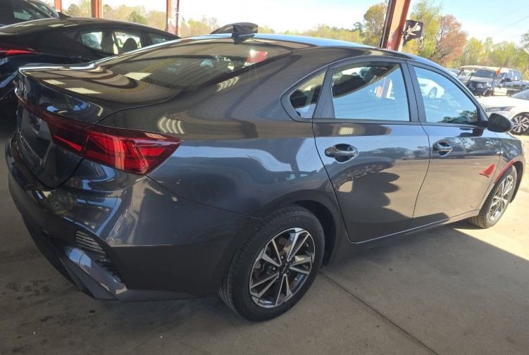 Used 2024 Kia Forte LXS video 3