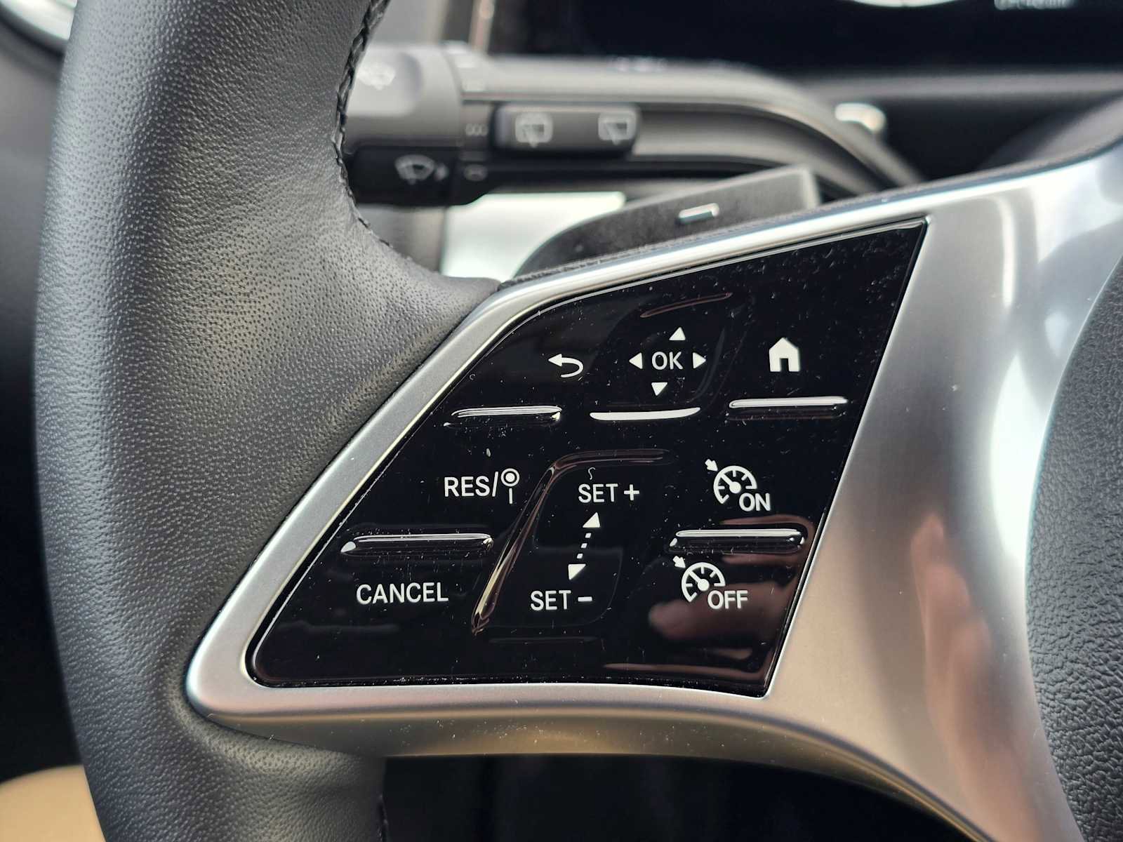 Used 2025 Mercedes-Benz GLB 250 4MATIC image 32