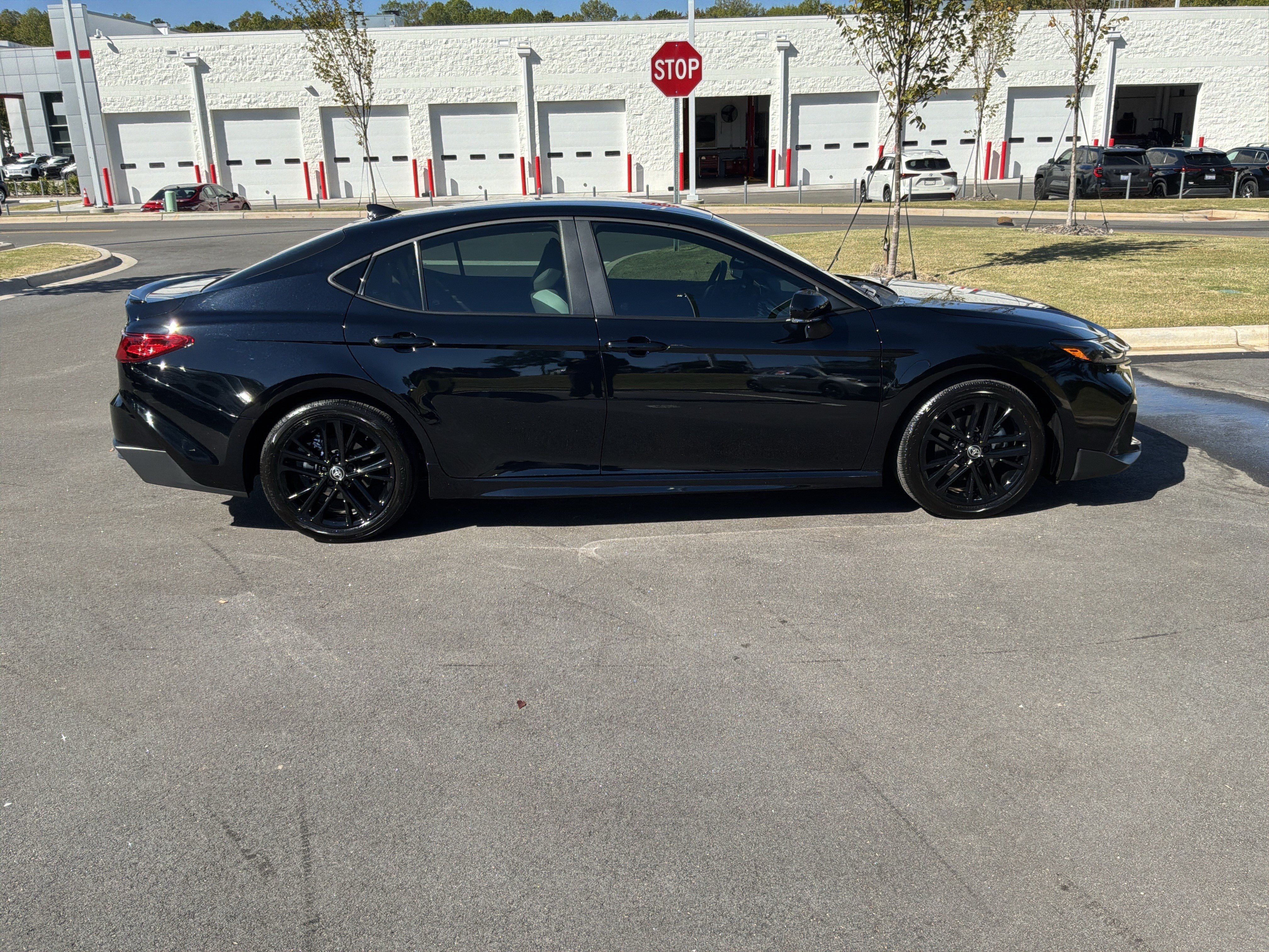 Used 2026 Toyota Camry SE FWD image 11