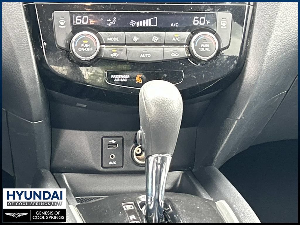 Used 2015 Nissan Rogue SV FWD image 25