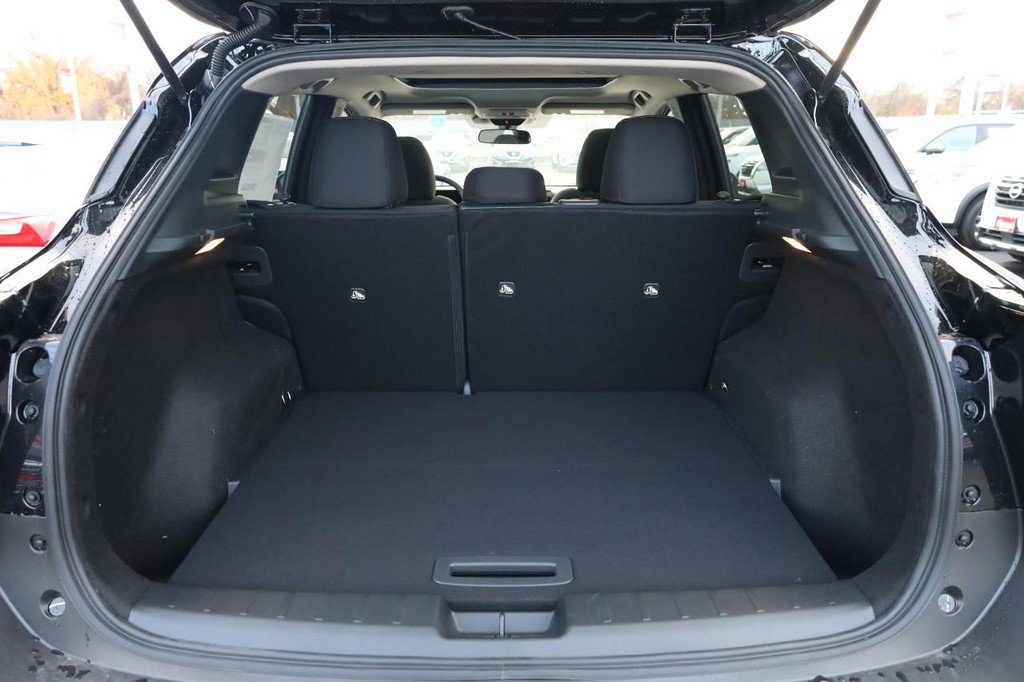 New 2026 Nissan Kicks SV w/ SV Premium Package image 7