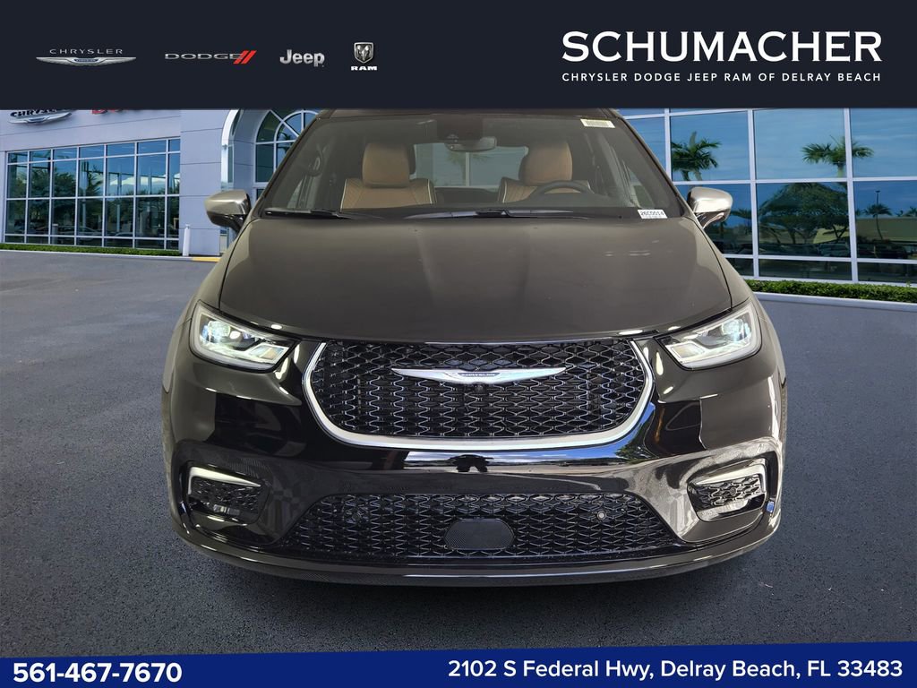 New 2026 Chrysler Pacifica Pinnacle w/ Trailer Tow Group AWD/4WD image 3