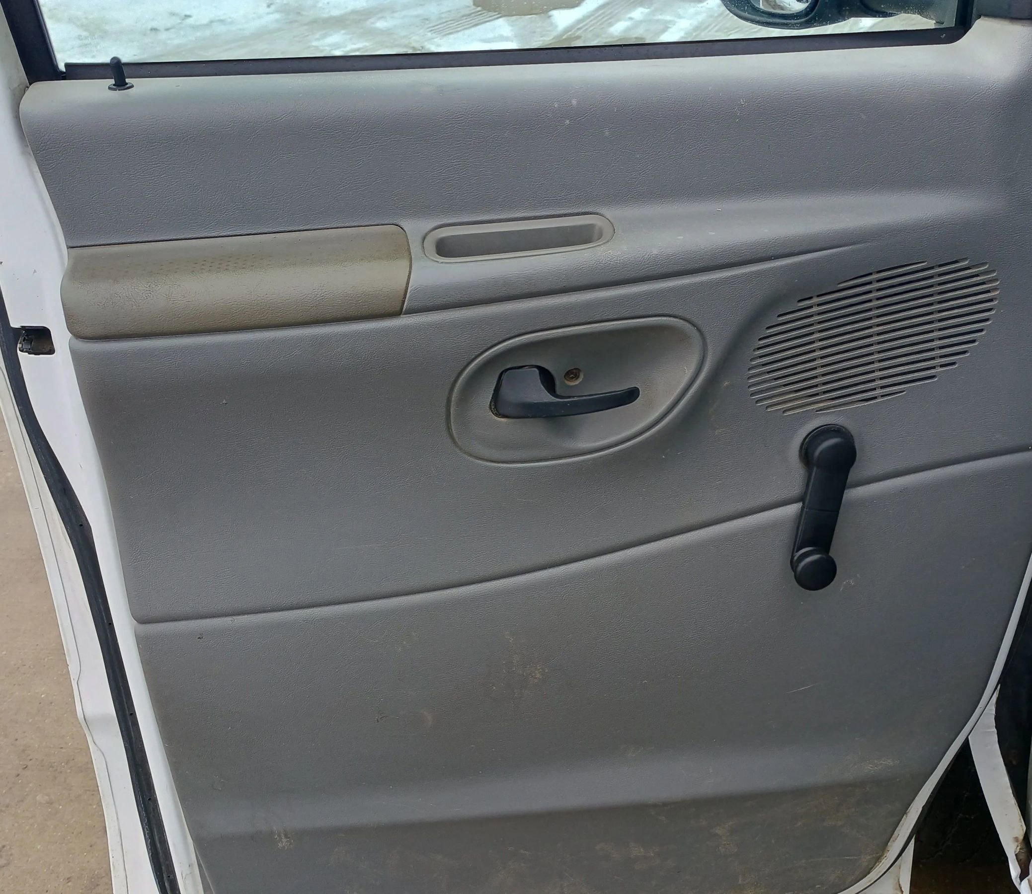 Used 2006 Ford E-350 and Econoline 350 Super Duty image 6