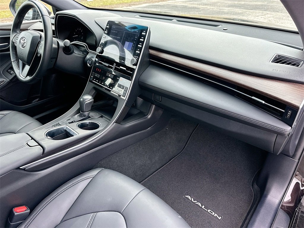 Used 2020 Toyota Avalon XLE image 28
