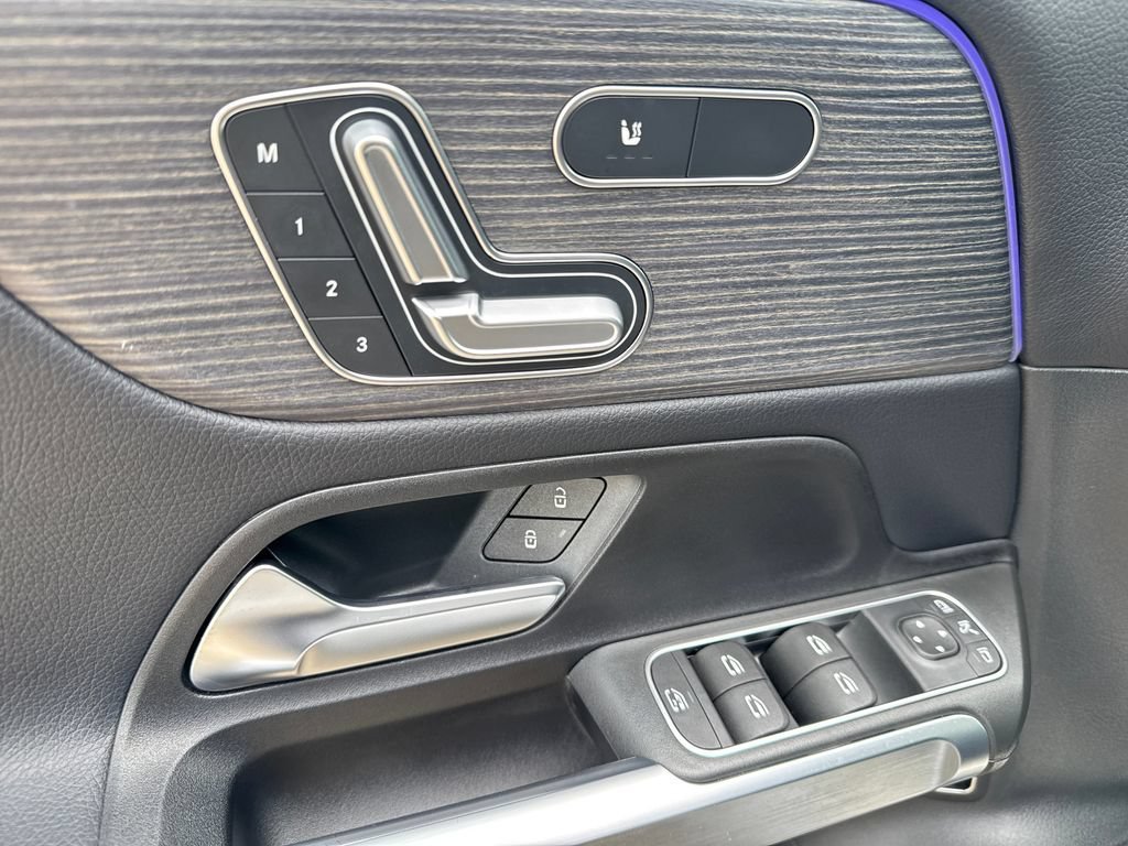 Used 2023 Mercedes-Benz GLB 250 4MATIC image 16
